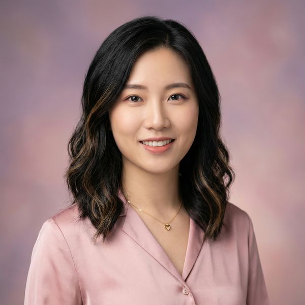 在线AV社区运营总监周暖暖